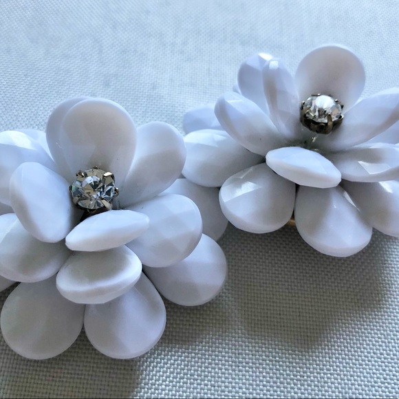 J. Crew Statement Floral Necklace in White - Picture 7 of 16